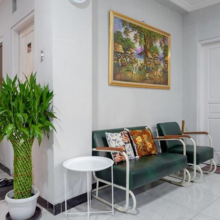 Reddoorz Near Jalan Adi Sucipto Solo Hotell Eksteriør bilde