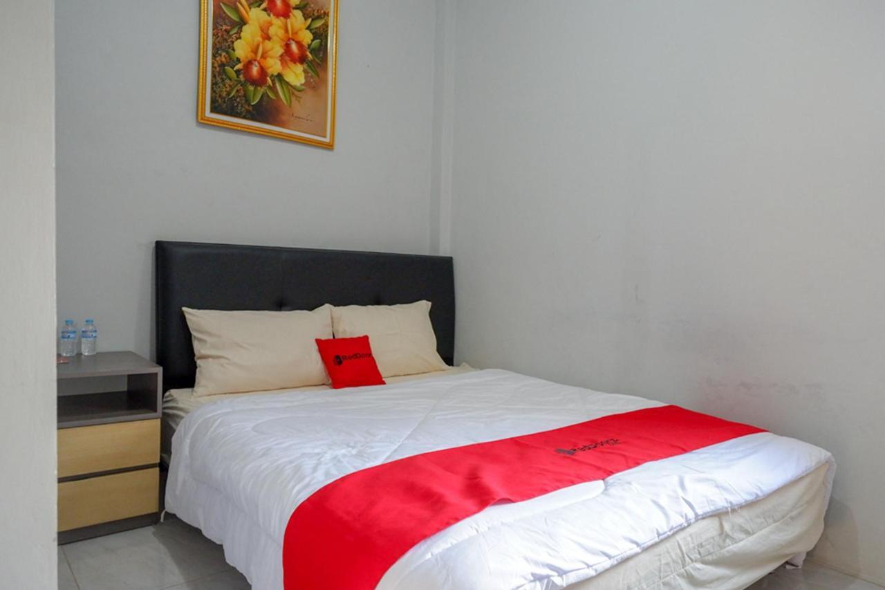 Reddoorz Near Jalan Adi Sucipto Solo Hotell Eksteriør bilde
