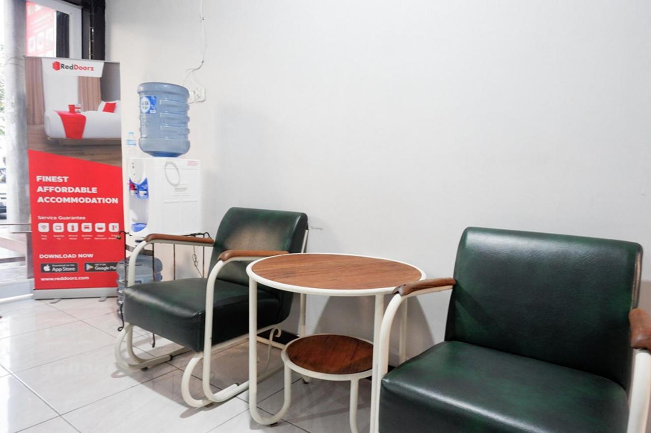 Reddoorz Near Jalan Adi Sucipto Solo Hotell Eksteriør bilde