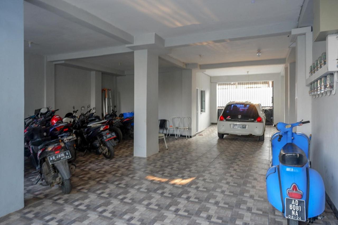 Reddoorz Near Jalan Adi Sucipto Solo Hotell Eksteriør bilde