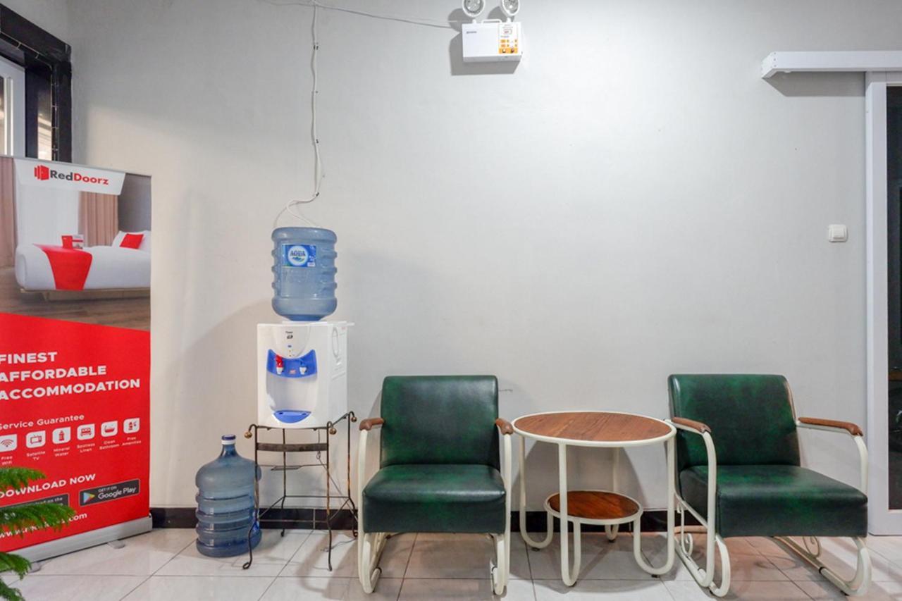 Reddoorz Near Jalan Adi Sucipto Solo Hotell Eksteriør bilde