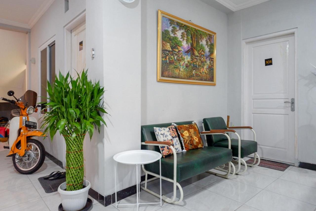 Reddoorz Near Jalan Adi Sucipto Solo Hotell Eksteriør bilde